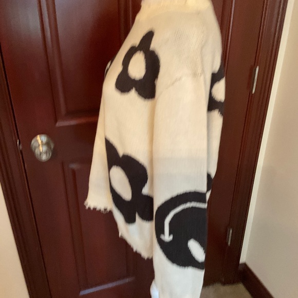 Miss Sparkling Teen Sweater. Sz. Medium - Picture 5 of 6